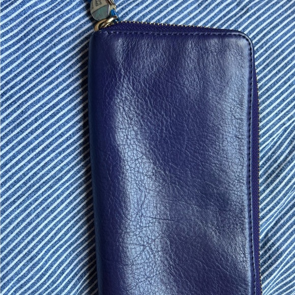 Tory Burch Navy Leather Wallet with Gold Accents - Picture 4 of 4